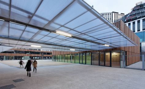 Polycarbonate in Architecture: 10 Translucent Solutions,Cortesía de Dietmar Feichtinger Architectes Barn Conversion Exterior, Factory Architecture, Polycarbonate Panels, Roof Architecture, Canopy Design, Social Housing, Building Structure, Luz Natural, Roof Design