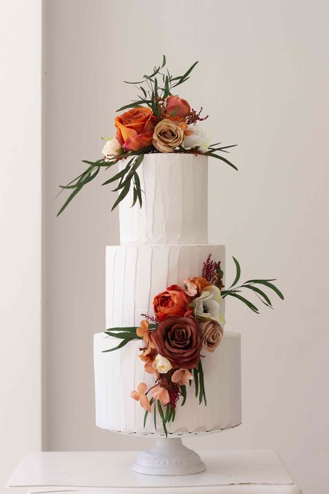 Beautiful flower decoration for autumn wedding cake composed of two pieces that you will place in just a few seconds. You can buy each piece separately by purchasing style 1 or 2 or you can buy both pieces together by purchasing the full set. Buying both pieces will help you save. The cake on which the cake toppers are displayed measures 45 cm high by 25 cm wide, so you can get a better idea of the size. If you need other measurements or finishes, do not hesitate to contact me, we will surely be able to do something. The delivery times are: Peninsular Spain: 1 to 3 days. Spain islands: 5 to 10 days. Europe: Between 5 and 10 business days. America: Between 10 and 20 business days. If you need your order more urgently, you can purchase our store listing called expedited shipping along with y June Wedding Cake, Autumnal Wedding Cake, Peach Burgundy Wedding, Fall Theme Wedding Cake, Autumn Wedding Cake Topper, Wedding Cake Autumn, Wedding Cake With Real Flowers, Spain Islands, Wedding Cake Toppers Flowers