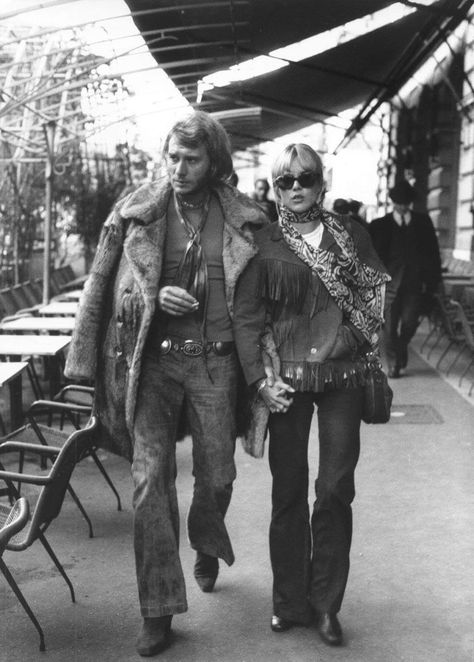 70s Rock Photography, London 70s Fashion, 1970s Groupie Fashion, 60s Mens Fashion Hippie, 70s Western Fashion, Woodstock Outfit, Early 70s Fashion, Johnny Hallyday Sylvie Vartan, 70s Couple