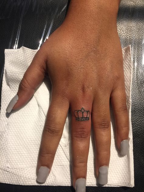 Crown Tattoos For Women On Finger, Finger Crown Tattoo, Girlish Tattoo, Crown Tattoo On Hand, Crown Hand Tattoo, Crown Finger Tattoo, Crown Tattoos For Women, Tats Ideas, Ring Finger Tattoos