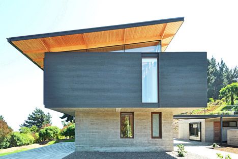 Slanted Roof, Sliding Shutters, Seaside House, Timber Beams, Clerestory Windows, Casas Coloniales, Weekend House, Concrete House, Ground Floor Plan