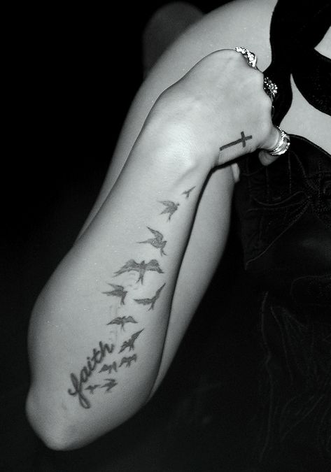 Demi Lovato Demi Lovato Bird Tattoo, Demi Lovato Hand Tattoo, Demi Tattoo, Demi Lovato Tattoo, Demi Lovato Tattoos, Tattoos 2022, Funny Wigs, Arm Tats, Dove Tattoo