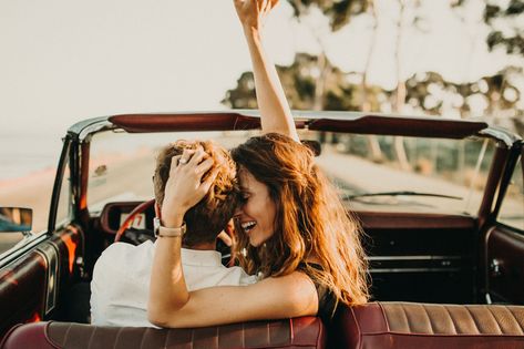 Engagement Photos: Casual Summertime Photoshoot in Convertible Car Summertime Photoshoot, Couple Driving, Photoshoot Casual, Car Engagement Photos, Western Engagement Photos, Classic Convertible, Western Engagement, Fun Engagement Photos, Engagement Stories