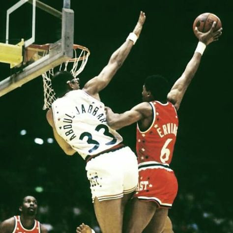 Dr. J informs Kareem Abdul Jabbar that "he's about to get that work" during an all star game. Julius Erving, Basket Nba, Bola Basket, Dr J, Kareem Abdul Jabbar, Basketball Photography, Nba Legends, Playing Basketball, Nba Stars