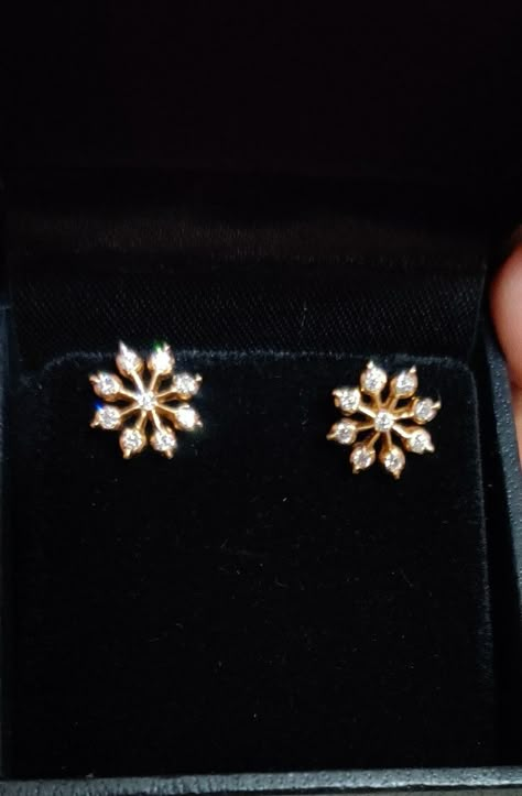 Diamond Tops Studs, Studs Earrings Gold India, Diamond Studs Indian, Gold Studs Earrings Indian, Small Diamond Earrings, Small Diamond Stud Earrings, Diamond Earrings Indian, Jewellery Choker, Jewellry Box