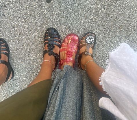 Gucci jelly sandals , DKNY jelly sandals Jelly Shoes Aesthetic, Gucci Jelly Sandals Outfit, Jelly Sandals Outfit, Summer Sandals 2024, Sandals 2024 Trends, Gucci Jelly Sandals, Fisherman Sandals Outfit, Jellies Shoes, Jelly Shoes Outfit