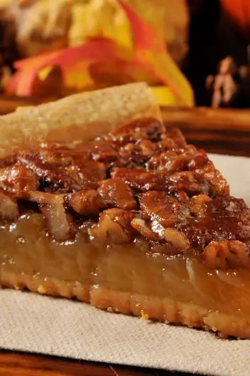 Old-Fashioned Southern Pecan Pie Recipe • The Farmer's Lamp Southern Pecan Pie Recipe, Best Pecan Pie Recipe, Caramel Pecan Pie, Bacon And Sausage, Southern Pecan Pie, Best Pecan Pie, Pecan Pie Easy, Pie Pops, Ocala Florida