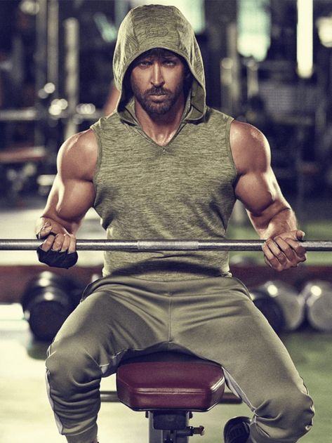 Hrithik Roshan’s Workout and Diet Routine For Fighter! Hrithik Roshan Body Fitness, Gym Motivation Pictures, Hrithik Roshan Hairstyle, Carole Lombard Clark Gable, Strength And Conditioning Coach, Best Physique, Bollywood Pictures, Taylor Swift Cute, Lauren Bacall