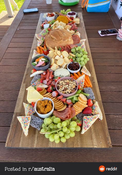 Australia Day Food, Kids Grazing Table, Australian Christmas Table, Christmas Grazing Table, Australia Day Party, Aussie Recipes, Graze Board, Australian Party, Australia Day Celebrations