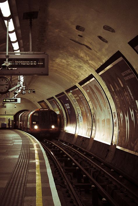 Train Station Underground, Tube Aesthetic, Gashlycrumb Tinies, London Underground Train, Train Aesthetic, London Metro, London Underground Tube, Tube Train, London Street Photography