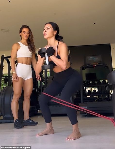 Kim Kardashian Gym, Personal Trainer Aesthetic, Kardashian Workout, Exercise Schedule, Gym Personal Trainer, Kim Kadarshian, Dream Jobs, Coach Sportif, Gym Trainer