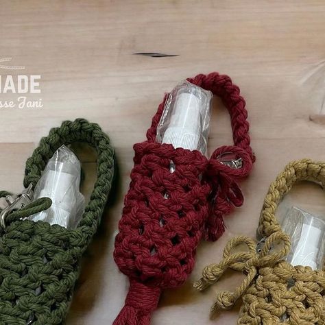 Handmade by Junesse Jani on Instagram: "Handcrafted with care, this macrame hand sanitizer alcohol holder adds a touch of style to safety. Stay chic and protected! 🧴🧵" Macrame Claw Clip Holder, Macrame Light, Lighter Holder, Lighter Case, Cases Diy, Diy Holder, Light Holder, Hand Sanitizer, Macrame