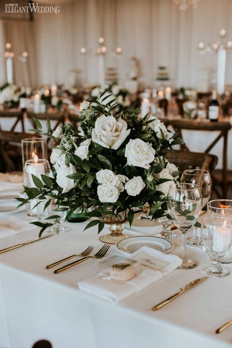 White Rose Centerpieces, Rustic Wedding Table Setting, Al Fresco Wedding, Marriage Ideas, Rose Centerpieces, Flowers And Greenery, White Wedding Flowers, Flower Centerpieces Wedding, Wedding Table Decorations