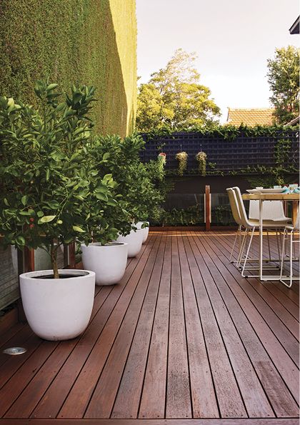 Build Your Own Deck, Home Decor Balcony, Merbau Decking, Balcony Decoration Ideas, Alfresco Decking, Flower Pot Decoration, Outdoor Bbq Area, Small Garden Landscape, Balcony Decoration