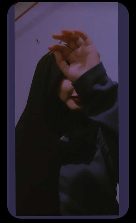 Hidden Hijab Girls Dp Hidden Face, Eminem Songs, Bad Pic, Hide Face, Instagram Dp, Dreamy Photography, Self Portrait Poses, Cute Tumblr Pictures, Face Aesthetic