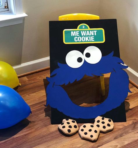 Sesame street party ideas cookie toss game Seaseme Street Birthday Party, Sesame Street Birthday Party Ideas Boy, Elmo Birthday Party Boy, Sesame Street Birthday Party Ideas, Cookie Monster Birthday Party, The Cookie Monster, Monster 1st Birthdays, Cookie Monster Party, Cookie Monster Birthday