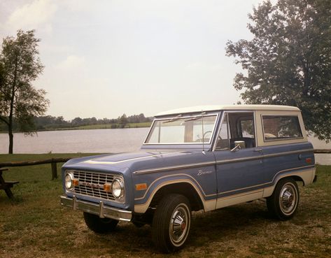 322 1973 Ford Bronco neg CN6610 184 0144-0315 1973 Ford Bronco, Old Ford Bronco, Alternative Subcultures, Old Vintage Cars, Classy Cars, Pretty Cars, Fiat Uno, Ford Motor Company, Future Car