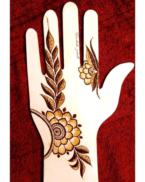 All Stylish Amazing Gulf Henna Design For you all🤎♥️🤎♥️🤎♥️🤎♥️🤎. Just click on the image to watch the full video and do subscribe ♥️♥️🦋🤎🤎 Leaves Mehndi Design, Henna (mehndi) Design, Henna Mehndi, Mehndi Designs For Hands, Henna Design, Mehndi Design, Hand Henna, Mehndi Designs, Hand Tattoos