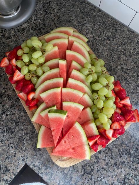 Simple and easy watermelon, grape, and strawberry fruit platter. Perfect for any social gathering Fruit Tray With Watermelon, Simple Food Platters, Finger Food Platter Ideas Easy, Watermelon And Grapes Platter, Homemade Fruit Platter, Easy Fruit Platter Simple, Strawberry Tray Ideas, Strawberry Fruit Platter, Watermelon Tray Ideas