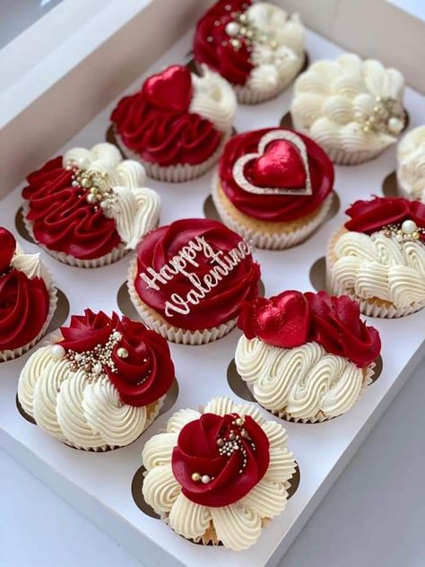 Individual Valentine Charcuterie Box Ideas, White And Red Cupcakes, Valentines Day Cake Ideas Creative, Valentines Day Cupcakes Ideas Creative, Payday Cupcakes, Mini Valentines Day Cakes, Valentine Mini Cakes Ideas, Valentines Dessert Ideas Fancy, Valentines Cakesicles Ideas