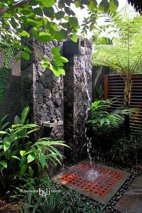 Bali Outdoor, Outside Showers, Outdoor Bathroom Design, Tropical Bathroom, Outdoor Baths, Bilik Mandi, Garden Shower, Outdoor Bath, Desain Lanskap