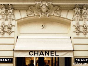 21 Magical Paris GIFs To Whisk You Away 31 Rue Cambon, Shop In Paris, Paris Store, Paris Decor, Chanel Store, France Photography, Paris Images, Paris Shopping, Chanel Paris