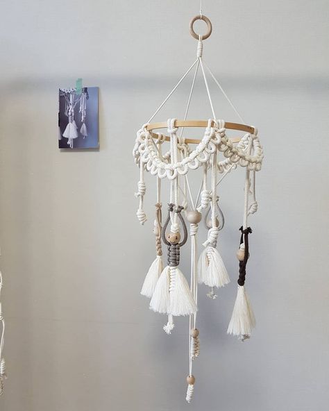 Macrame Baby Mobile, Mobile Bebe, Macrame Nursery, Macrame Baby, Mobile Hanging, Diy Baby Mobile, Macrame Feathers, Stile Boho Chic, Expecting Mom Gifts