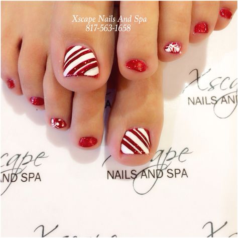 Christmas nail designs Christmas Toe Nails, Christmas Pedicure, Nail Designs Toenails, Christmas Toes, Nail Noel, Toenail Art Designs, Toenail Art, Nail Desi, Cruise Nails