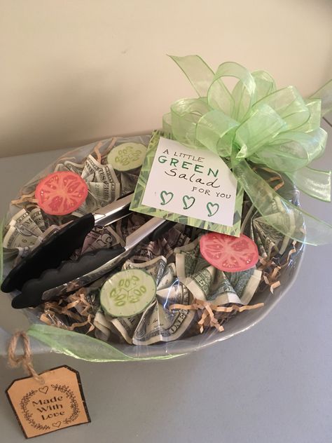 Shower gift 2020 Money Salad Bowl Gift, Bridal Shower Cash Gift Ideas, Diy Bridal Shower Gifts For Bride, Bridal Shower Money Gift Ideas, Bridal Shower Gift Ideas Baskets, Wedding Shower Gift Basket Ideas, Adult Baskets, Wedding Shower Gift Ideas, Wedding Shower Gifts Basket