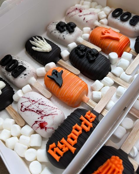 I am now booking for October! Feel free to send me all your Halloween inspo! 👻🎃 #halloween#halloweenparty#october#spookyseason#partyideas#halloween🎃#baker#treatmaker#blogger#food#desserttable#cakesicles#chocolate#chocolatedipped#halloweenideas#hanford Nightmare Before Christmas Cakesicles, Halloween Cake Sicles, Spooky Cakesicles, Halloween Cake Popsicles, Ghost Cakesicles, Halloween Cake Pucks, Halloween Bakery Ideas, Halloween Cakesicles Ideas, Halloween Chocolate Covered Treats