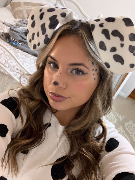 Dalmatian Face Paint Women, Dalmatian Halloween Makeup Women, Women Dalmation Costume Diy, Dog Costumes For Adults For Women, Women’s Dalmatian Costume, Dalmation Costume Women Makeup, Dalmatian Diy Costume, 100 And 1 Dalmations Costume, Cute Dalmation Costume Women