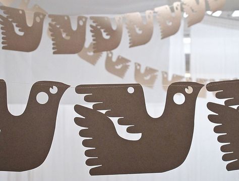 Eep! garland by skinnylaminx, via Flickr Bird Garland, Scandinavian Christmas Ornaments, Garland Ideas, Fall Decor Diy Crafts, Paper Birds, Bunting Garland, Diy Garland, Paper Garland, Fall Decor Diy