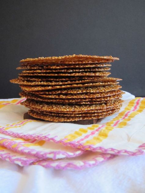 Sesame Cookies Recipe, Sesame Tuile, Sesame Biscuits, Almond Lace Cookies, Sesame Cookie, Florentine Cookies, Pizzelle Recipe, Sesame Cookies, Lace Cookies