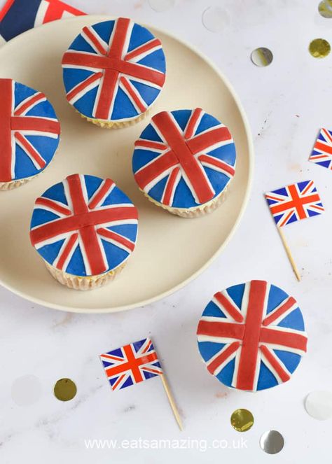 Union Jack Cupcakes, Union Jack Cake, Flag Cupcakes, British Cookies, British Themed Parties, Fun Party Food, Royal Jubilee, Kings Coronation, Crown Cupcakes