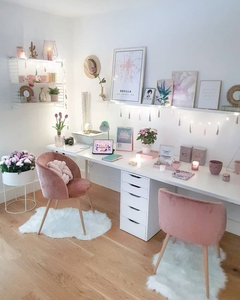 Pretty Home Decor, Bloxburg Basement, Girl Desk, Pretty Home, White Desk, Home Decor Colors, White Interior Design, Bedroom Desk, Dekorasi Kamar Tidur