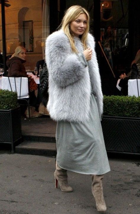 kate moss-grey fur coat-grey maxi dress-tan booties-night out-going out-party-winter outfit-summer to winter-maxi dress in winter-via-mc Winter Maxi, Kate Moss Style, Grey Fur Coat, Maxi Dress Winter, Fashion Jobs, Nyc Summer, Grey Fur, Fashion Queen, Grey Maxi Dress