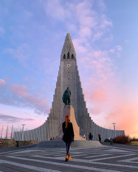 Iceland Picture Poses, Iceland Photoshoot Ideas, Iceland Inspo Pics, Iceland Picture Ideas, Iceland Summer Outfit, Iceland Instagram Pictures, Iceland Photo Ideas, Iceland Photoshoot, Iceland Outfit