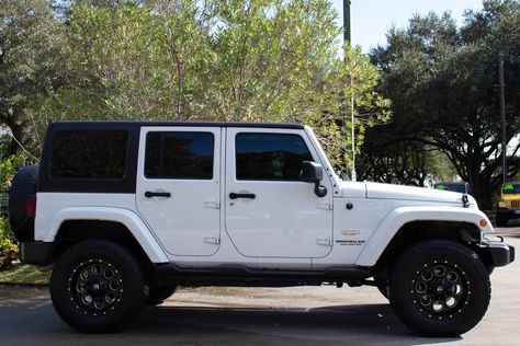 White Jeep Wrangler Unlimited, Jeep Wrangler White, Four Door Jeep Wrangler, Jeep Wrangler Soft Top, Car Necessities, Jeep Wrangler 4 Door, Jeep Wrangler Doors, White Jeep Wrangler, Jeep Sahara