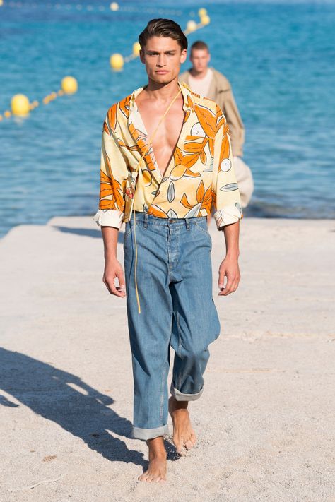 Runway Illustration, Fashion Textiles, Fashion Show Runway, Menswear Runway, Trendy Mens Fashion, Male Fashion Trends, Beachwear Fashion, Jackets Men Fashion, Latest Mens Fashion