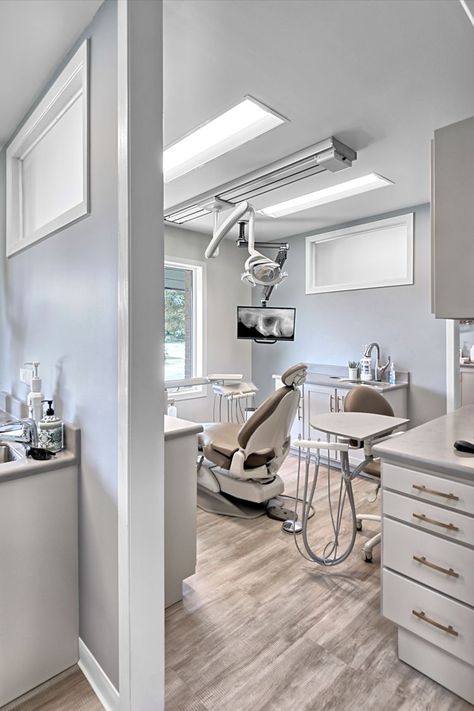 Neutral Dental Office, Dental Office Aesthetic, Dentist Office Aesthetic, Dental Office Operatory, Dental Operatory Design, Dentist Room, Dental Operatory, Dentist Office Design Interiors, Dental Design Interior