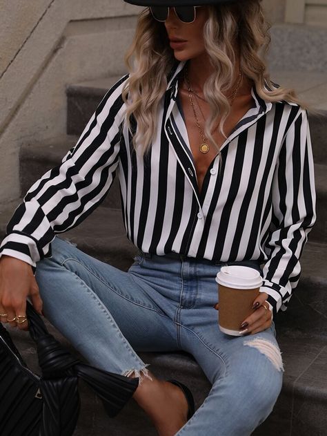 Outfits With Striped Shirts, Satin Bluse, Coachella Dress, Casual Stripes, Casual Blouse, White Casual, Striped Blouse, Outfits Casuales, Date Night Outfit