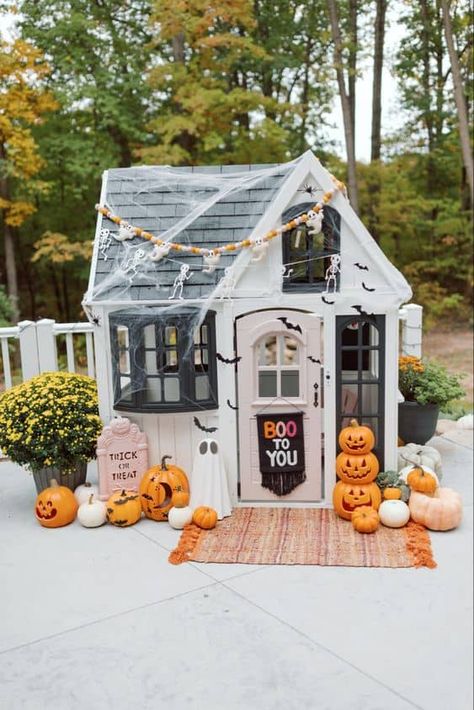 20 Kids Halloween Playhouse Decor Ideas » Lady Decluttered Halloween Decor Playhouse, Spooky Playhouse Makeover, Outdoor Playhouse Toys, Halloween Playhouse Decorations, Cute Halloween Landscape, Halloween Playhouse Makeover, Redo Playhouse, Makeover Playhouse, Diy Playhouse Outdoor