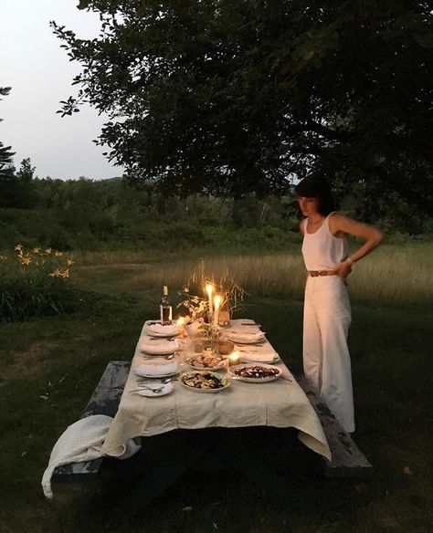 Desert Garden Party, Mid Summer, White Sage, Foto Inspiration, Slow Living, Summer Garden, Summer Nights, Garden Party, In The Middle