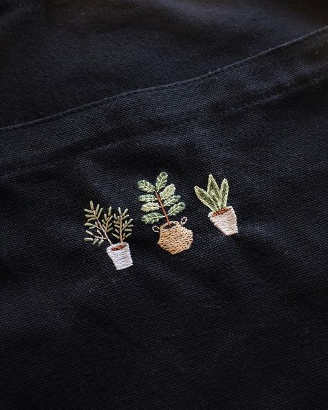 Tiny Leaf Embroidery by Dan! on Instagram: “Tiny Leaf has important news to share: She successfully defended her thesis this morning!!!! (ﾉﾟ0ﾟ)ﾉ~ Sharing one of my favorite pieces…” Sorry Na, Tiny Embroidery, Custom Jean Jacket, Learning Something New, Architecture School, Aesthetic Sweaters, Embroidery Lessons, Important News, Embroidery Needles