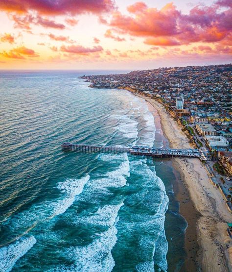 San Diego Foodies on Instagram: “SD VIEWS! 😍 📍 Pacific Beach, CA Who else never gets tired of this view? One of San Diego’s most popular destinations, Crystal Pier is a…” Kylie Pregnant, Pacific Beach San Diego, San Diego Art, Los Angeles Chargers, Pacific Beach, Beach Vibe, Color Theory, San Diego, Places To Visit