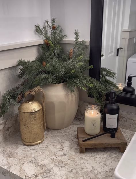 Christmas Bathroom Decor, Christmas Bathroom, Christmas Decor Inspiration, Christmas Themes Decorations, Bathroom Counter, Christmas Decorations Bedroom, Christmas Inspo, Christmas Decorations For The Home, Christmas Decorations Rustic