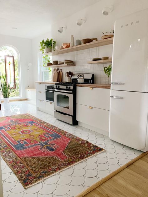 White Linoleum Flooring Kitchen, Carpeted Kitchen, Scalloped Tile, Scallop Tiles, Kitchen 2023, Paris Kitchen, Backyard Kitchen, Smitten Kitchen, Look Expensive