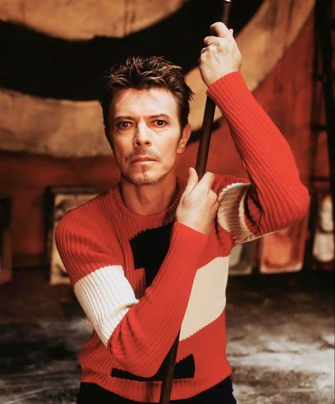 David Bowie Outside, David Bowie Pictures, Moonage Daydream, David Bowie, Pose Reference, Rock And Roll, Music Videos, The Outsiders, Tumblr