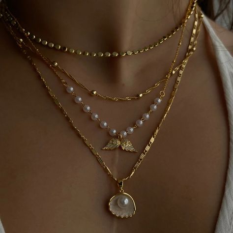 - Shell pendant necklace

- Pearl

- Hand painted enamel

- Flat link chain

- Length: 16" + 2" extender Evry Jewels, Necklace Combo, Gelang Manik, Jewelry Accessories Ideas, Classy Jewelry, Stacked Jewelry, Jewelry Lookbook, Girly Jewelry, Shell Pendant