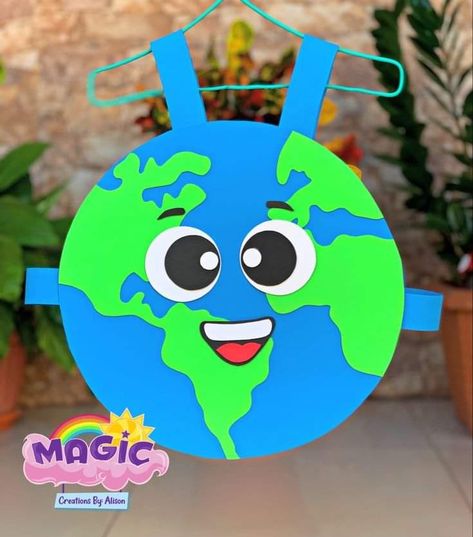 Earth Costume For Kids, School Kids Crafts, Kindergarten Classroom Decor, Preschool Classroom Decor, Kindergarden Activities, Earth Day Crafts, Diy Costumes Kids, Science Projects For Kids, Preschool Arts And Crafts